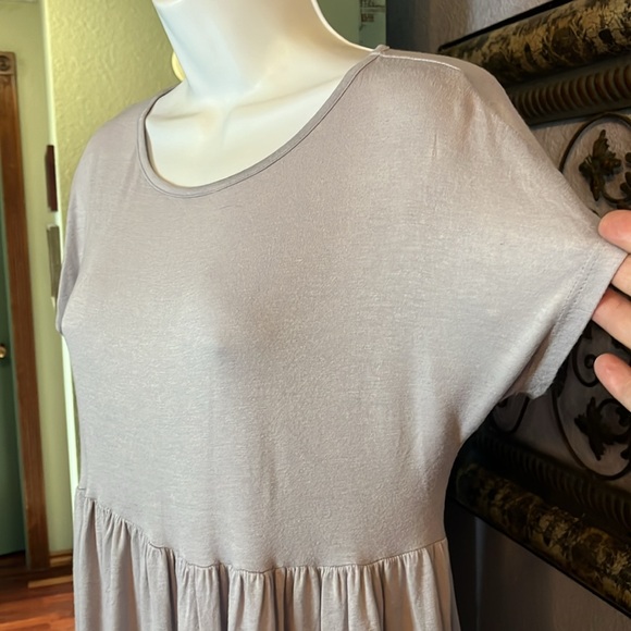 Ginger G Grey Peplum Top  short sleeve knit Size S - Picture 2 of 5